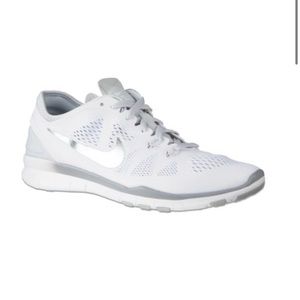 Women’s Nike Free 5.0 TR Fit 5 in white/metallic silver Size 8. BRAND NEW IN BOX